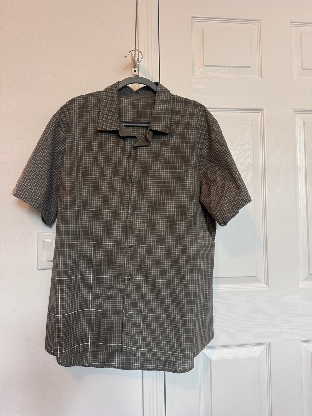 Men's Lululemon Short-Sleeve Button-Up Plaid Shirt - Olive Green